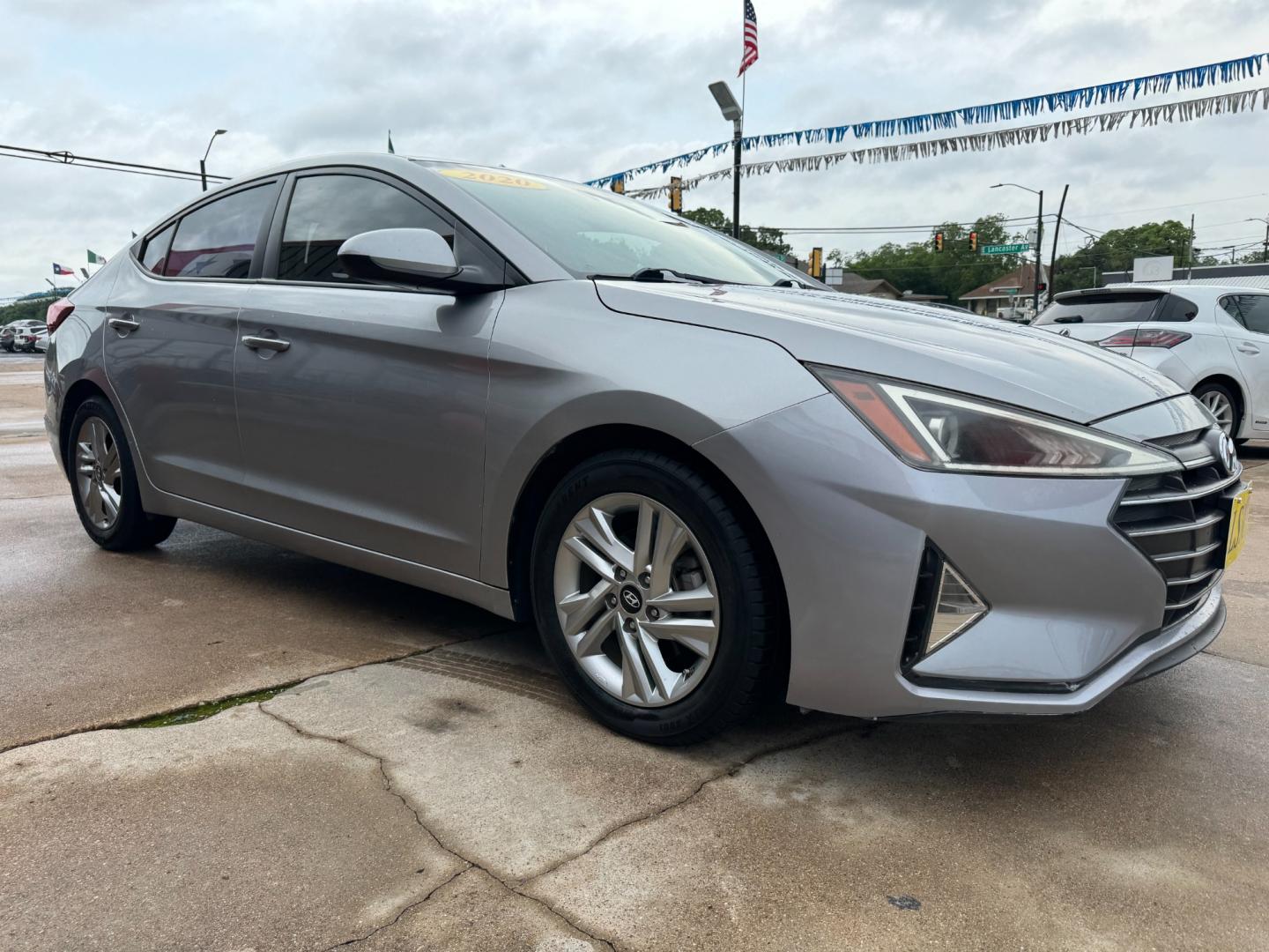 2020 SILVER HYUNDAI ELANTRA LIMITED; SEL (5NPD84LF7LH) , located at 5900 E. Lancaster Ave., Fort Worth, TX, 76112, (817) 457-5456, 0.000000, 0.000000 - Photo#3